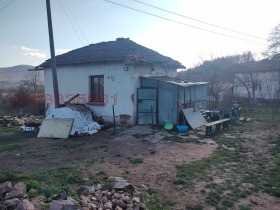 Обява Продава КЪЩА,с. Шума, област София