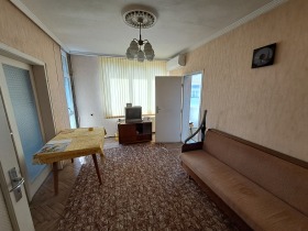 Продажба на четеристайни апартаменти в град Шумен - изображение 3 