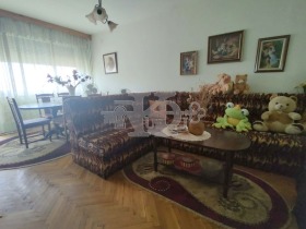 Обява Продава 2-СТАЕН,град Добрич, Център