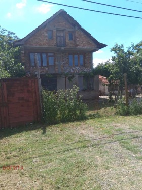 Продава Къща, с. Стрелец
