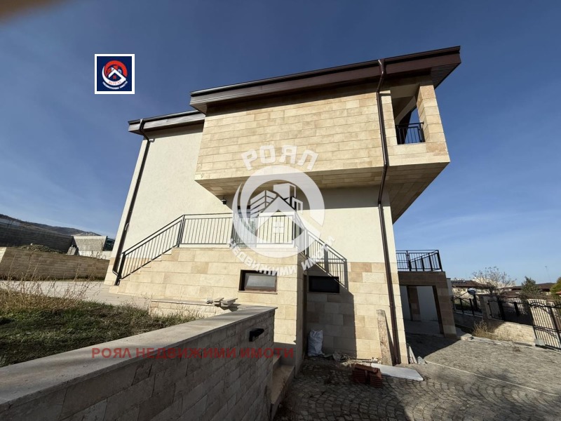 Продава КЪЩА, област Пловдив, с. Брестник • 650000 € / 1271289.50 лв. • 53918136 1 — Holmes.bg Продава КЪЩА, област Пловдив, с. Брестник • 650000 € / 1271289.50 лв. • 53918136 1