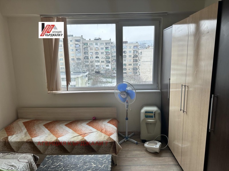 Продава 2-СТАЕН, град Кърджали, Възрожденци • 54000 € / 105614.82 лв. • 25680920 1 — Holmes.bg Продава 2-СТАЕН, град Кърджали, Възрожденци • 54000 € / 105614.82 лв. • 25680920 1