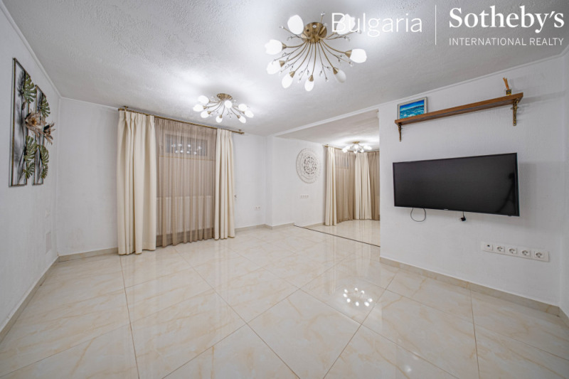 Продава КЪЩА, град София, Оборище • 1480000 € / 2894628.40 лв. • 88619241 1 — Holmes.bg Продава КЪЩА, град София, Оборище • 1480000 € / 2894628.40 лв. • 88619241 1