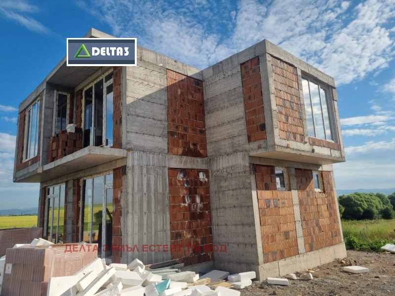 Продава КЪЩА, област София, с. Гурмазово • 215572 € / 421622.18 лв. • 53128650 1 — Holmes.bg Продава КЪЩА, област София, с. Гурмазово • 215572 € / 421622.18 лв. • 53128650 1