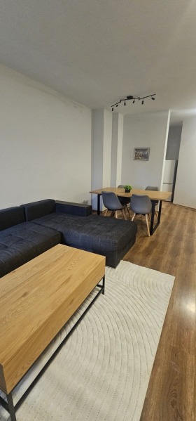 Дава под наем 3-стаен, град София