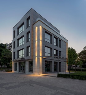 Обява Дава под наем САМОСТОЯТЕЛНА СГРАДА,град Пловдив, Център