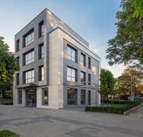 Обява Дава под наем САМОСТОЯТЕЛНА СГРАДА,град Пловдив, Център>