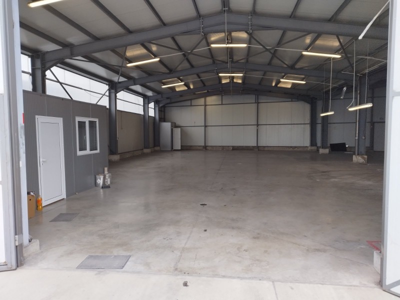 Под наем СКЛАД, град Пловдив, Индустриална зона - Север • 2300 лв. / 1175.97 € • 38114931 1 — Holmes.bg Под наем СКЛАД, град Пловдив, Индустриална зона - Север • 2300 лв. / 1175.97 € • 38114931 1