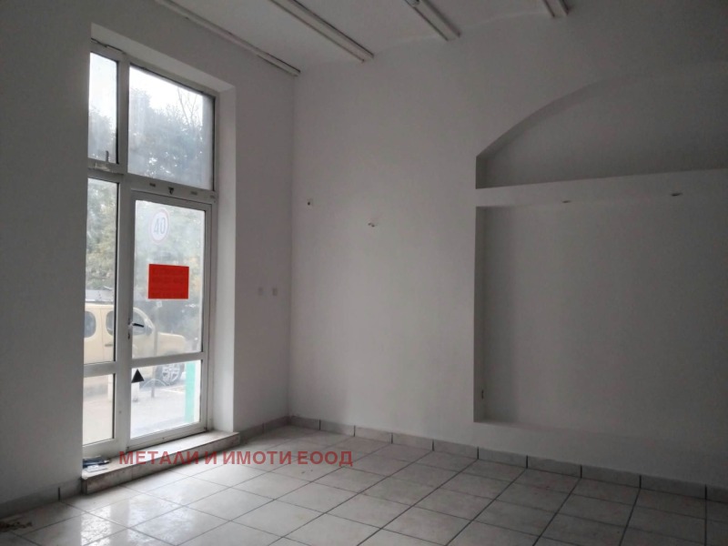 Под наем МАГАЗИН, град Русе, Център • 600 € • 31538309 1 — Holmes.bg Под наем МАГАЗИН, град Русе, Център • 600 € • 31538309 1