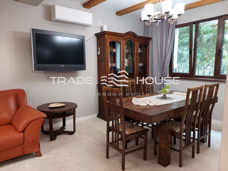 Под наем КЪЩА, град Пловдив, Старият град • 3600 € / 7040.99 лв. • 68626108 1 — Holmes.bg Под наем КЪЩА, град Пловдив, Старият град • 3600 € / 7040.99 лв. • 68626108 1