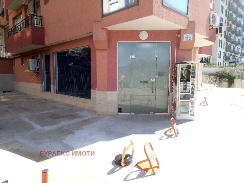 Под наем МАГАЗИН, град Варна, Възраждане 1 • 1000 € • 22774591 1 — Holmes.bg Под наем МАГАЗИН, град Варна, Възраждане 1 • 1000 € • 22774591 1