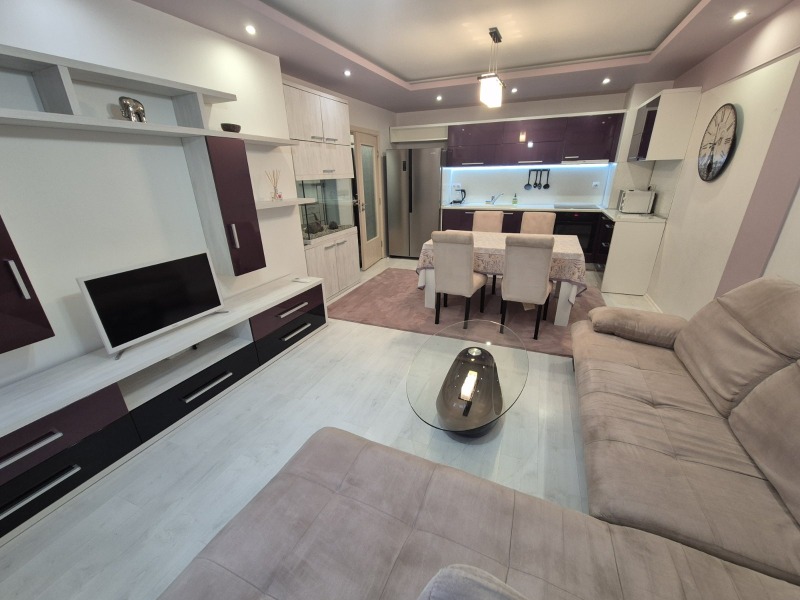 Под наем 3-СТАЕН, град Варна, Лятно кино Тракия • 850 € / 1662.46 лв. • 34142815 1 — Holmes.bg Под наем 3-СТАЕН, град Варна, Лятно кино Тракия • 850 € / 1662.46 лв. • 34142815 1