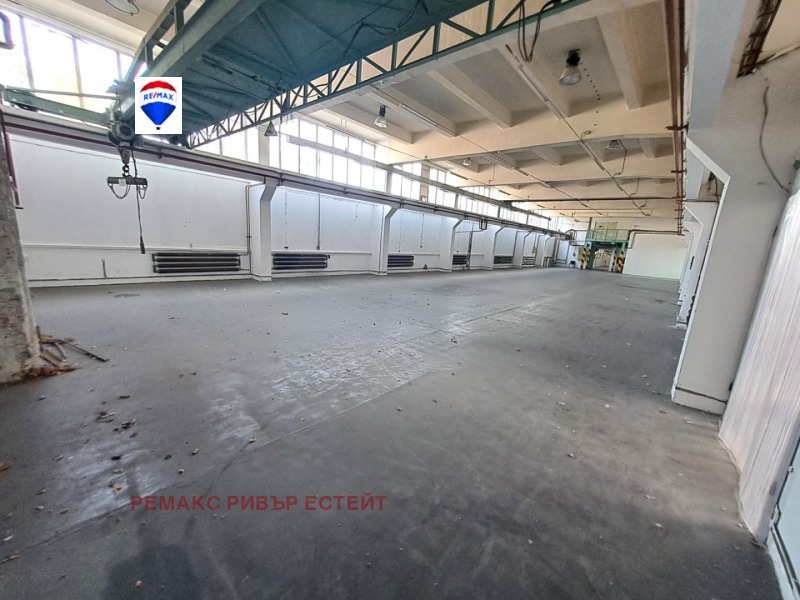 Под наем ПРОМ. ПОМЕЩЕНИЕ, град Русе, Родина 1 • 9000 лв. / 4601.63 € • 30262057 1 — Holmes.bg Под наем ПРОМ. ПОМЕЩЕНИЕ, град Русе, Родина 1 • 9000 лв. / 4601.63 € • 30262057 1