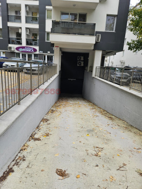 Обява Дава под наем ПАРКОМЯСТО,град Варна, Младост 1