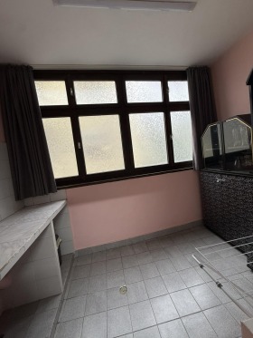 Обява Дава под наем МАГАЗИН,град Варна, Гръцка махала