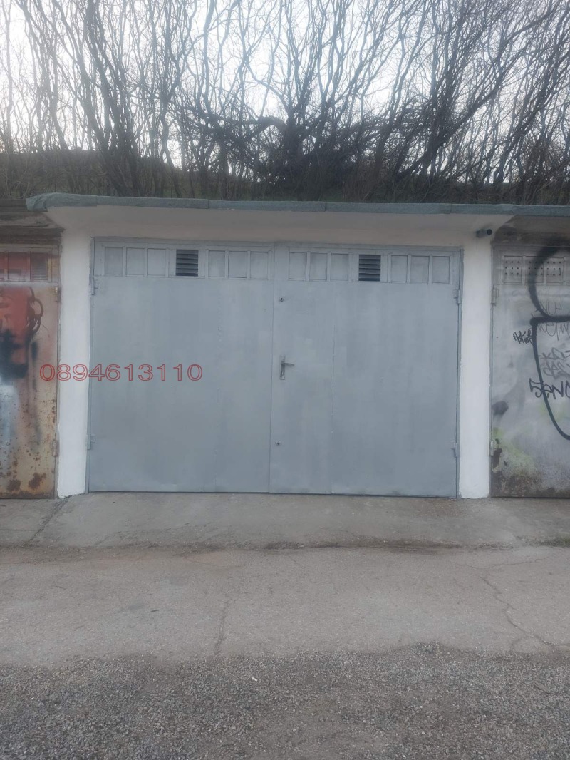 Под наем ГАРАЖ, ПАРКОМЯСТО, град Русе, Родина 4 • 75 € / 146.69 лв. • 34488873 1 — Holmes.bg Под наем ГАРАЖ, ПАРКОМЯСТО, град Русе, Родина 4 • 75 € / 146.69 лв. • 34488873 1