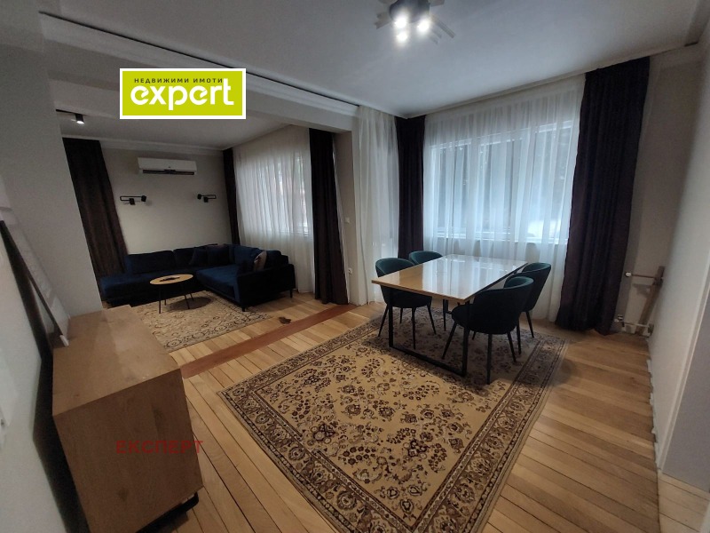 Под наем 3-СТАЕН, град Плевен, Идеален център • 550 € / 1075.71 лв. • 11070827 1 — Holmes.bg Под наем 3-СТАЕН, град Плевен, Идеален център • 550 € / 1075.71 лв. • 11070827 1