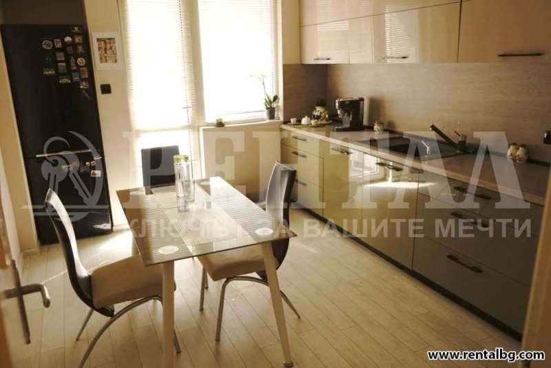 Под наем 2-СТАЕН, град Пловдив, Център • 520 € / 1017.03 лв. • 90231642 1 — Holmes.bg Под наем 2-СТАЕН, град Пловдив, Център • 520 € / 1017.03 лв. • 90231642 1