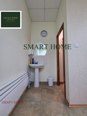 Обява Дава под наем ФРИЗЬОРСКИ/КОЗМЕТИЧЕН САЛОН,град Велико Търново, Зона Б>