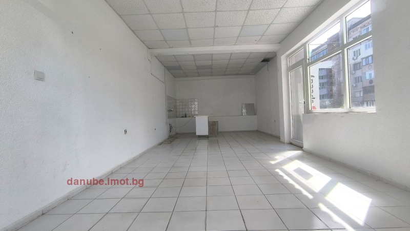 Под наем МАГАЗИН, град Русе, Дружба 3 • 205 € / 400.95 лв. • 22123250 1 — Holmes.bg Под наем МАГАЗИН, град Русе, Дружба 3 • 205 € / 400.95 лв. • 22123250 1