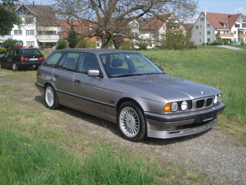 Technical specifications and characteristics for【Alpina B10 Touring (E34)】