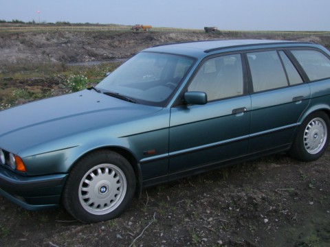 Technical specifications and characteristics for【Alpina B10 Touring (E34)】