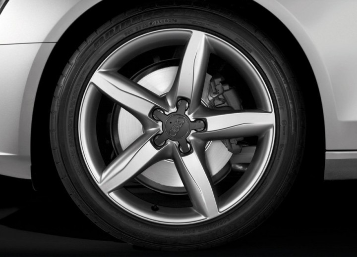 Audi A4 Avant (B8) spécifications techniques et consommation de carburant —  AutoData24.com