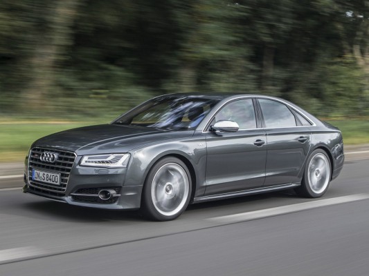 Новото Audi S8 чака на прага