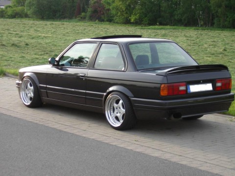 Technical specifications and characteristics for【BMW 3er (E30)】