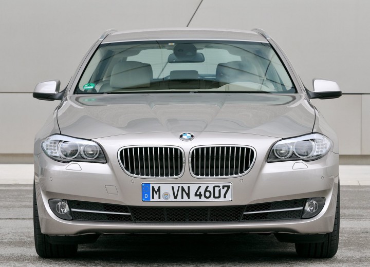File:BMW 520d Touring (F11) front 20100821.jpg - Wikipedia