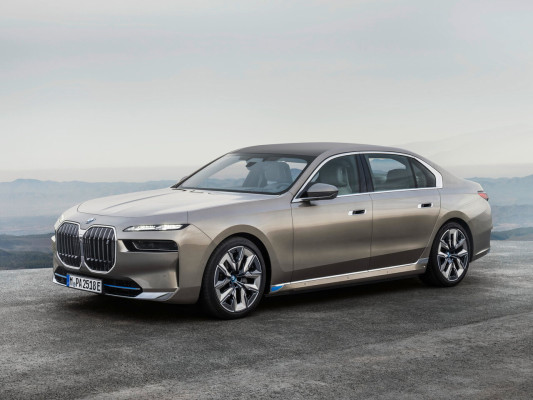 BMW i7
