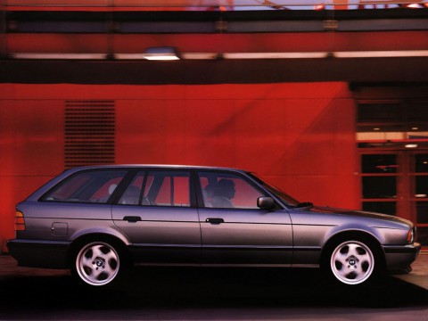 Technical specifications and characteristics for【BMW M5 Touring (E34)】