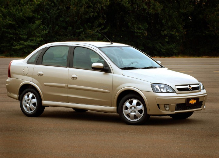 File:Chevrolet Corsa Classic 1.6 GL Sedan 2004 (15732316197).jpg -  Wikimedia Commons