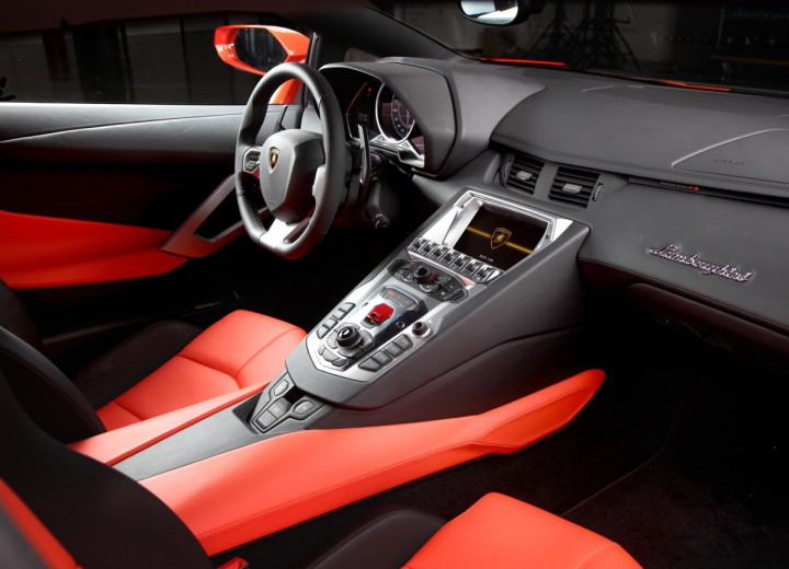 Lamborghini Aventador LP 700-4 especificaciones técnicas y gasto de  combustible — 