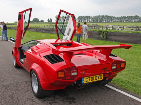 Technical specifications and characteristics for【Lamborghini Countach】