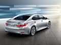 Lexus ES ES VI 300h 2.5hyb CVT (161hp) için tam teknik özellikler ve yakıt tüketimi 