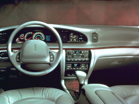 Lincoln Continental teknik özellikleri