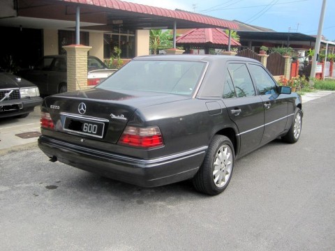 Technical specifications and characteristics for【Mercedes-Benz 220 (W124)】