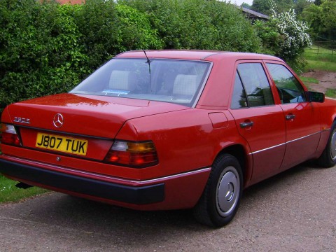 Especificaciones técnicas de Mercedes-Benz 260 (W124)