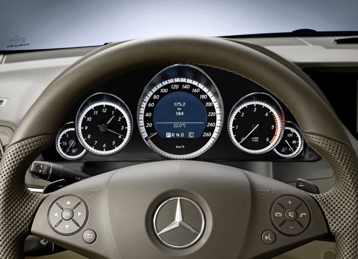 Mercedes-Benz E-klasse V (W213) Restyling technische Daten und  Kraftstoffverbrauch — AutoData24.com