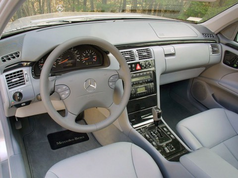 Caratteristiche tecniche di Mercedes-Benz E-klasse (W210)