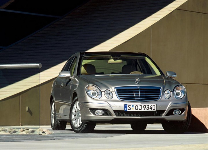 Mercedes-Benz E-klasse (W211) spécifications techniques et