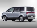  Caractéristiques techniques complètes et consommation de carburant de Mitsubishi Delica Delica (D5) 2.4 4WD (170 Hp)