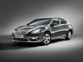 Technical specifications of the car and fuel economy of Nissan Teana