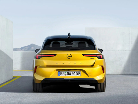 Caractéristiques techniques de Opel Astra L