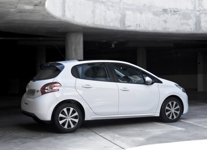  Peugeot • .  Especificaciones técnicas y consumo de combustible de VTi (Hp) — AutoData2 .com