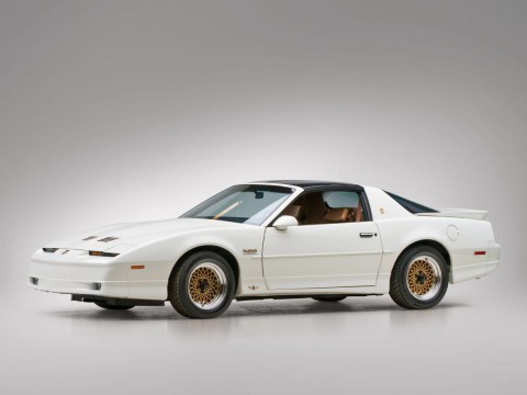 Technical specifications and characteristics for【Pontiac Firebird III】
