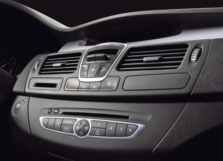 2007 Renault Laguna III Grandtour 2,0 16V (140 Hp)  Technical specs, data,  fuel consumption, Dimensions
