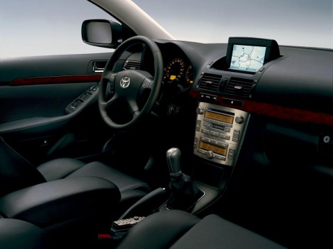 Caractéristiques techniques de Toyota Avensis Hatch II