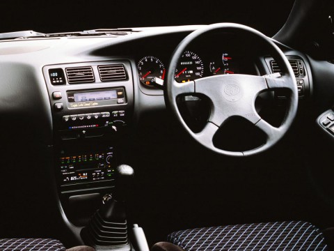 Toyota Corolla Compact (E10) teknik özellikleri
